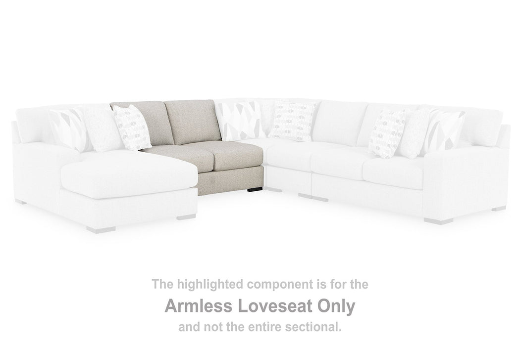 Laurelgrove Sectional with Chaise