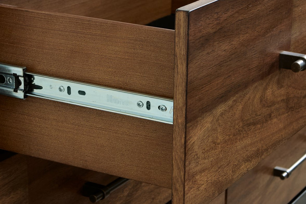 Kraeburn Chest of Drawers